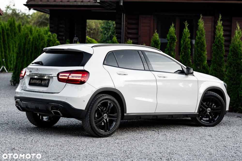 Mercedes-Benz GLA 200 7G-DCT - 15