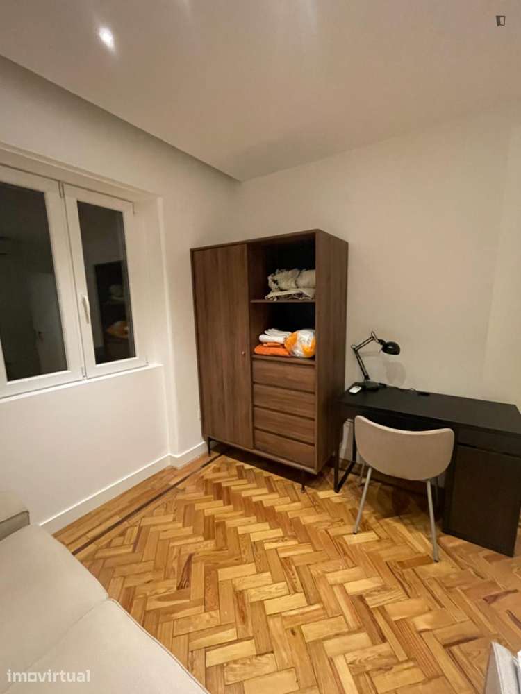 Quarto - localizado em Intendente Lisbon - Grande imagem: 2/16
