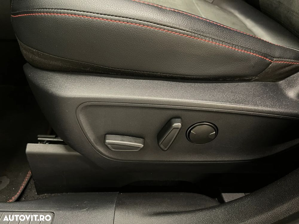 Ford Kuga 2.5 Duratec FHEV 4x4 ST-LINE - 22
