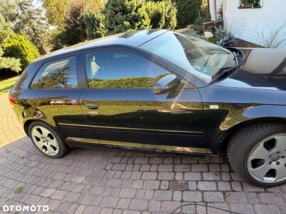 Audi A3 3-drzwiowe 2.0 FSI Ambition - 15