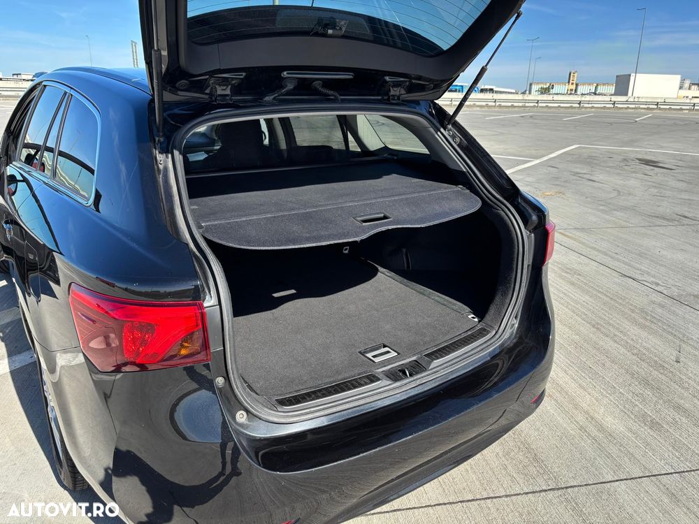 Toyota Avensis - 28