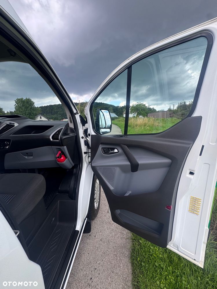 Ford Tourneo Custom - 10