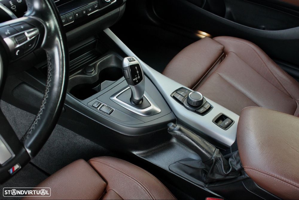 BMW 225 d Cabrio Pack M Auto - 38