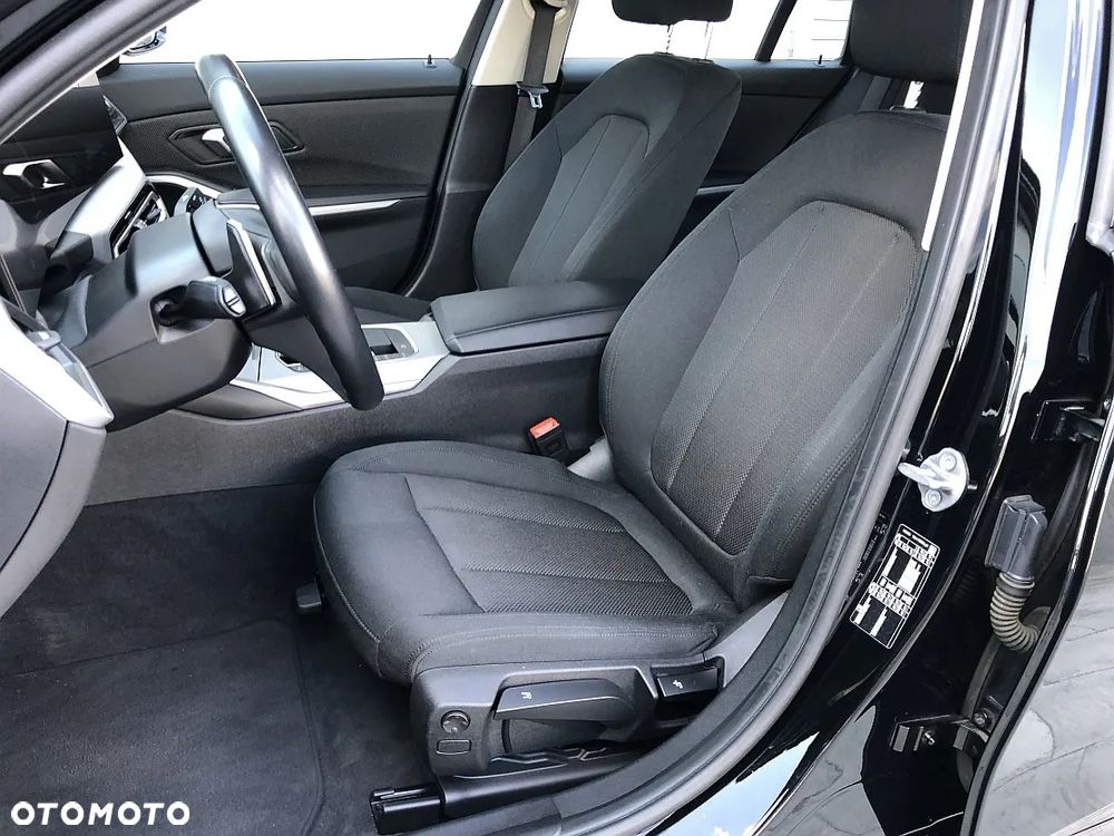 BMW Seria 3 318i Sport Line - 9