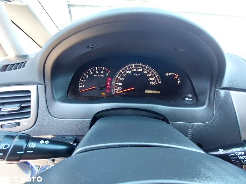 Toyota Avensis Verso Executive - 5