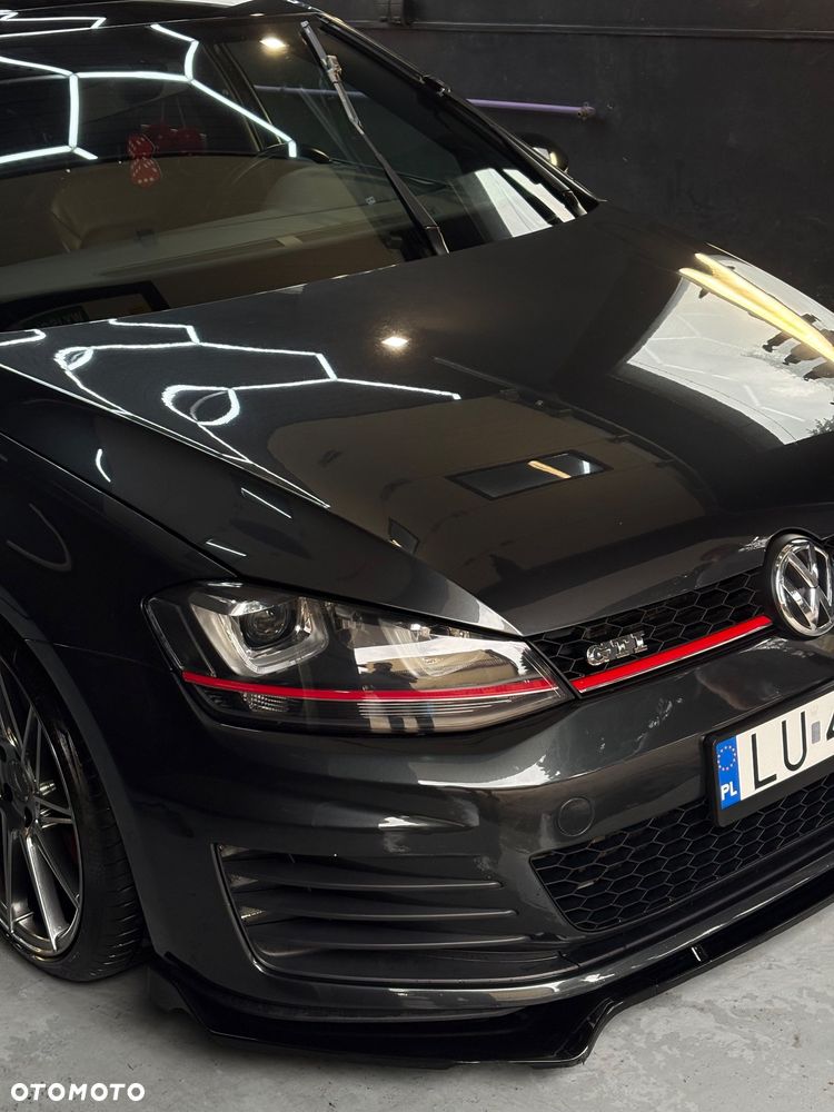 Volkswagen Golf - 2
