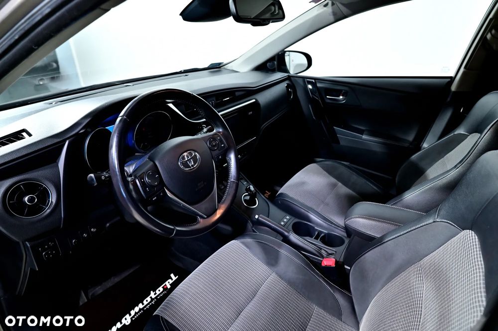Toyota Auris - 16