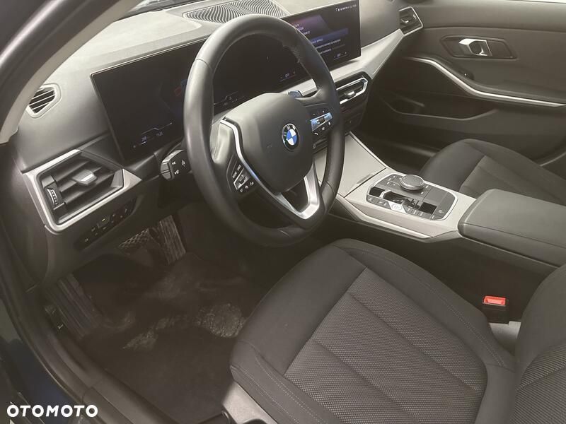 BMW Seria 3 320i sport - 10