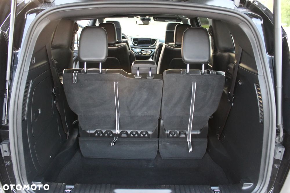 Chrysler Pacifica - 26