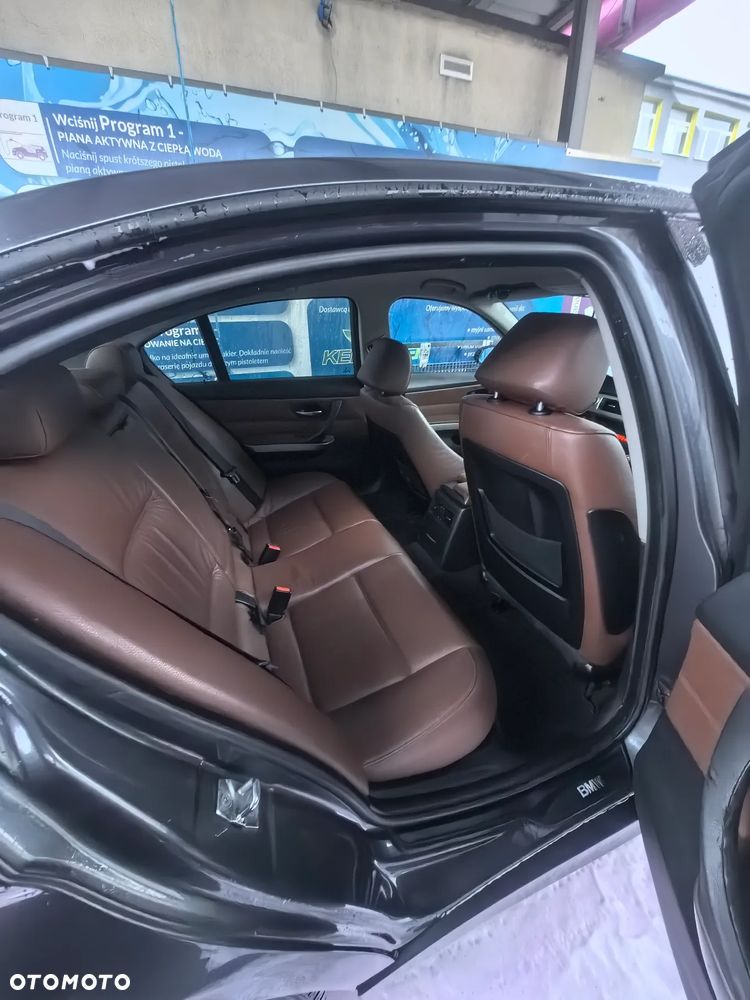 BMW Seria 3 318d - 14