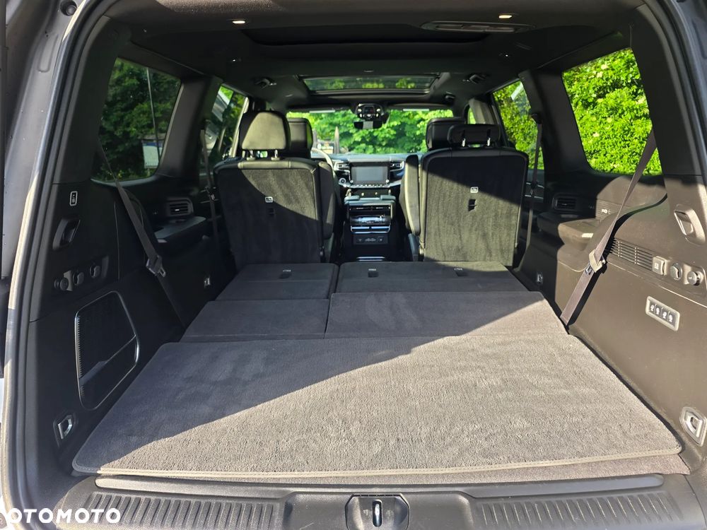 Jeep Wagoneer - 27