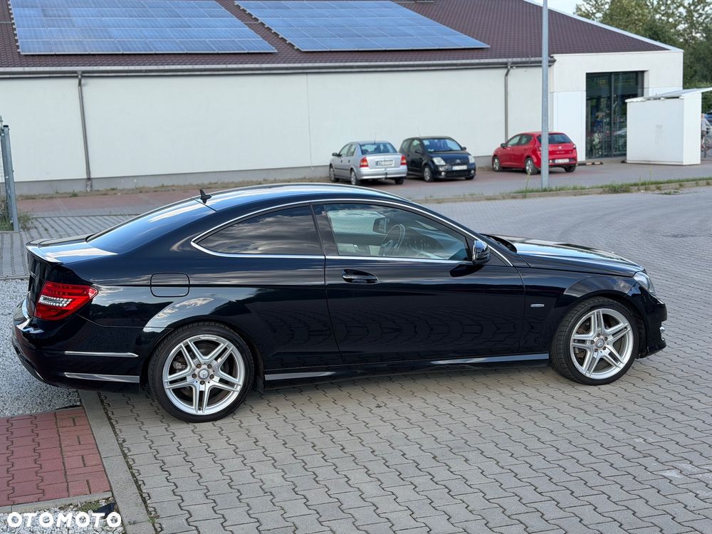 Mercedes-Benz Klasa C 180 CGI BlueEff - 11
