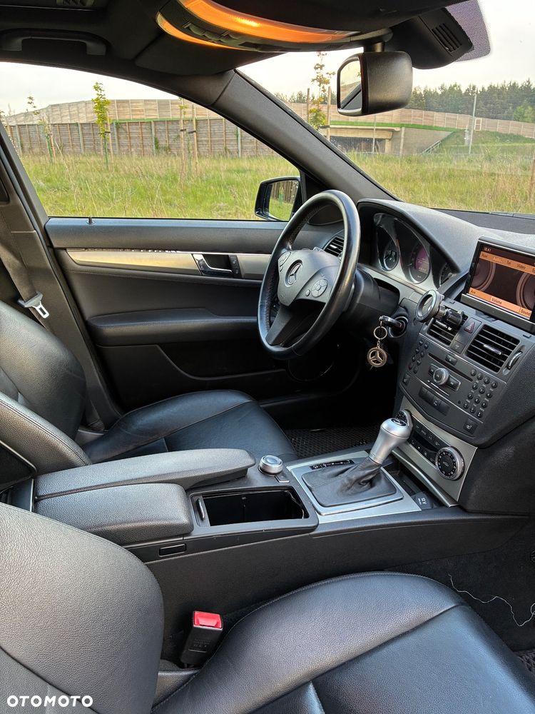 Mercedes-Benz Klasa C 250 CGI BlueEff Classic - 2