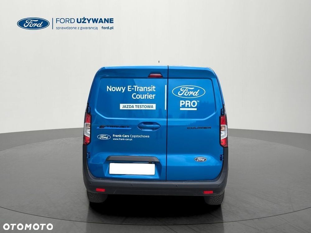 Ford Transit Courier - 10