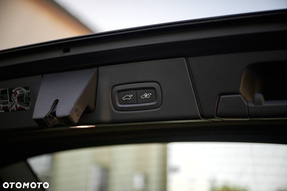 Volvo V90 T4 R-Design - 22