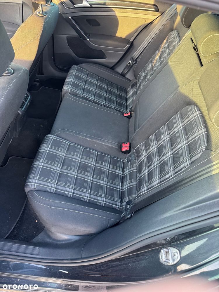 Volkswagen Golf - 10