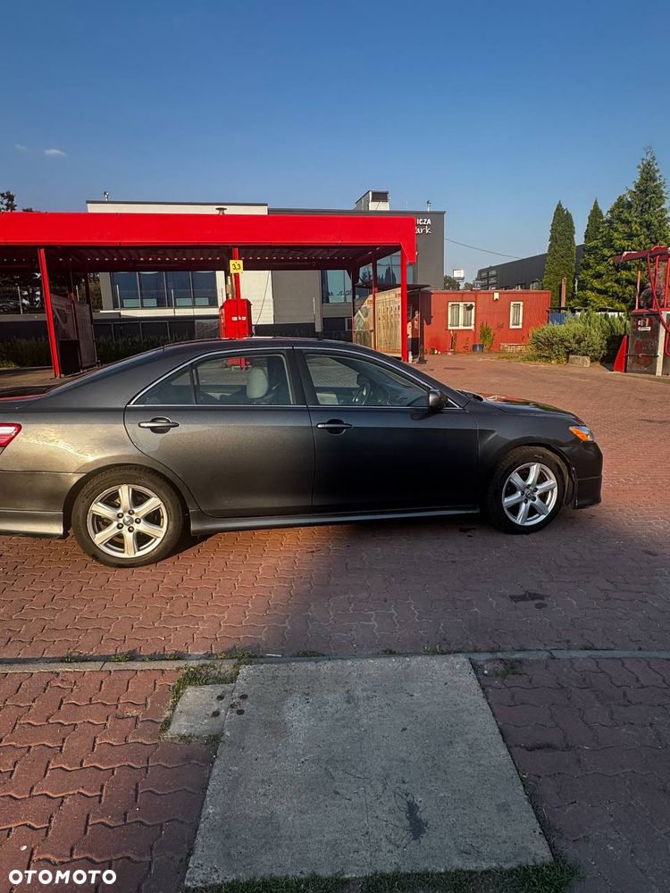 Toyota Camry - 5