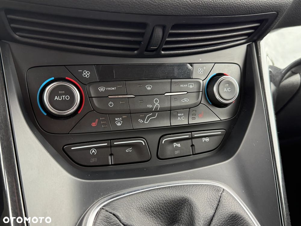Ford Kuga - 36