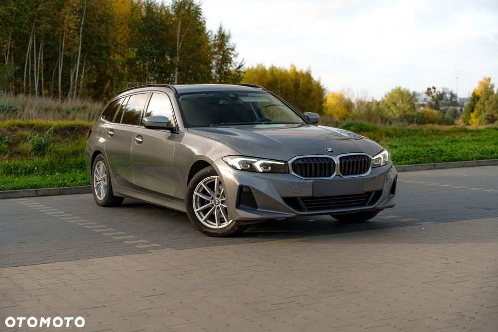 BMW Seria 3 318d MHEV - 14