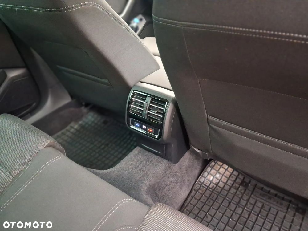 Volkswagen Passat 2.0 TDI (BlueMotion Technology) DSG Highline - 18