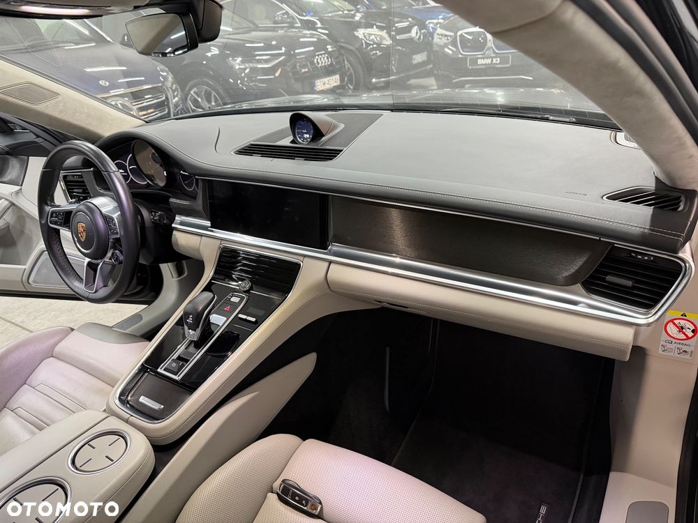 Porsche Panamera Turbo - 25