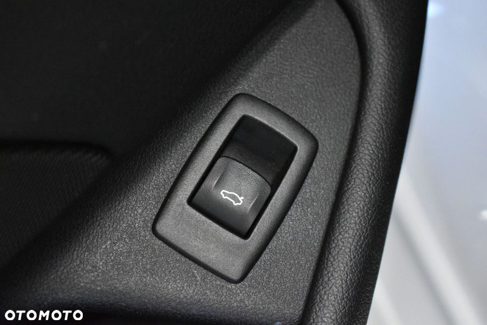 BMW Seria 5 520d xDrive M Sport sport - 9