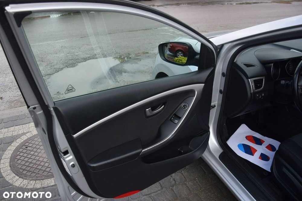 Hyundai i30 blue 1.6 GDI Trend - 17
