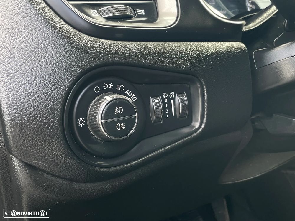 Jeep Renegade 1.0 T Limited - 28