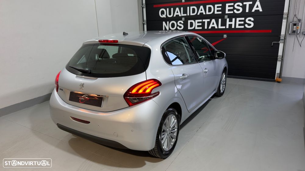 Peugeot 208 1.2 PureTech Allure - 8