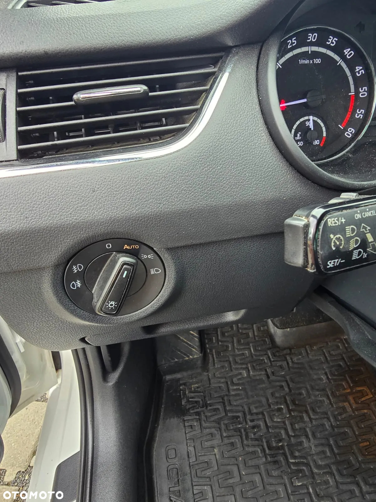 Skoda Octavia Combi 2.0 TDI RS - 11