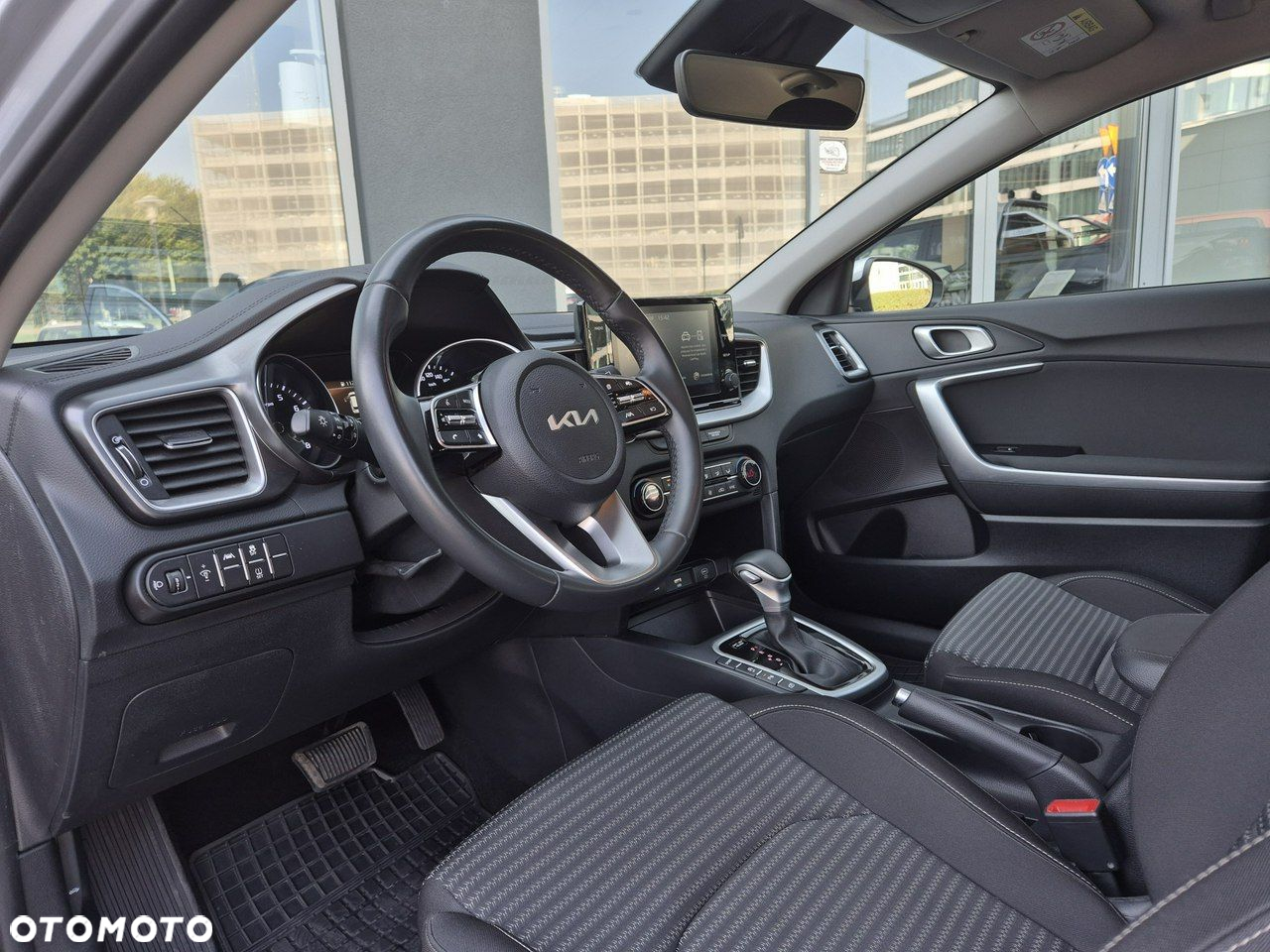 Kia Ceed - 13