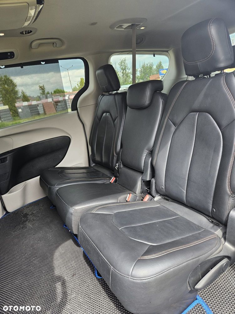 Chrysler Pacifica - 6