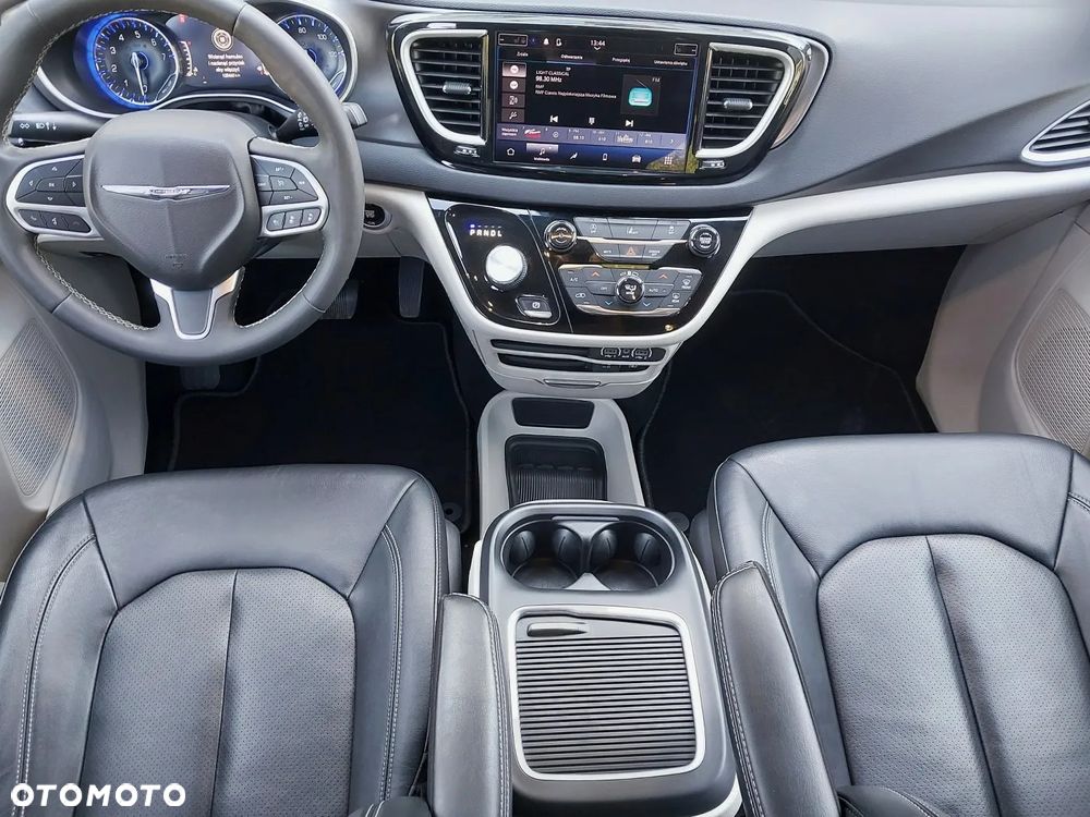 Chrysler Pacifica - 23