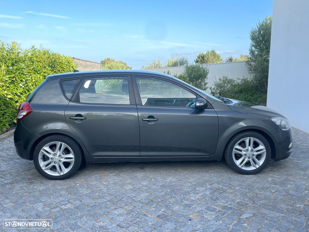 Kia Ceed 1.6 CRDi EX Eco - 11
