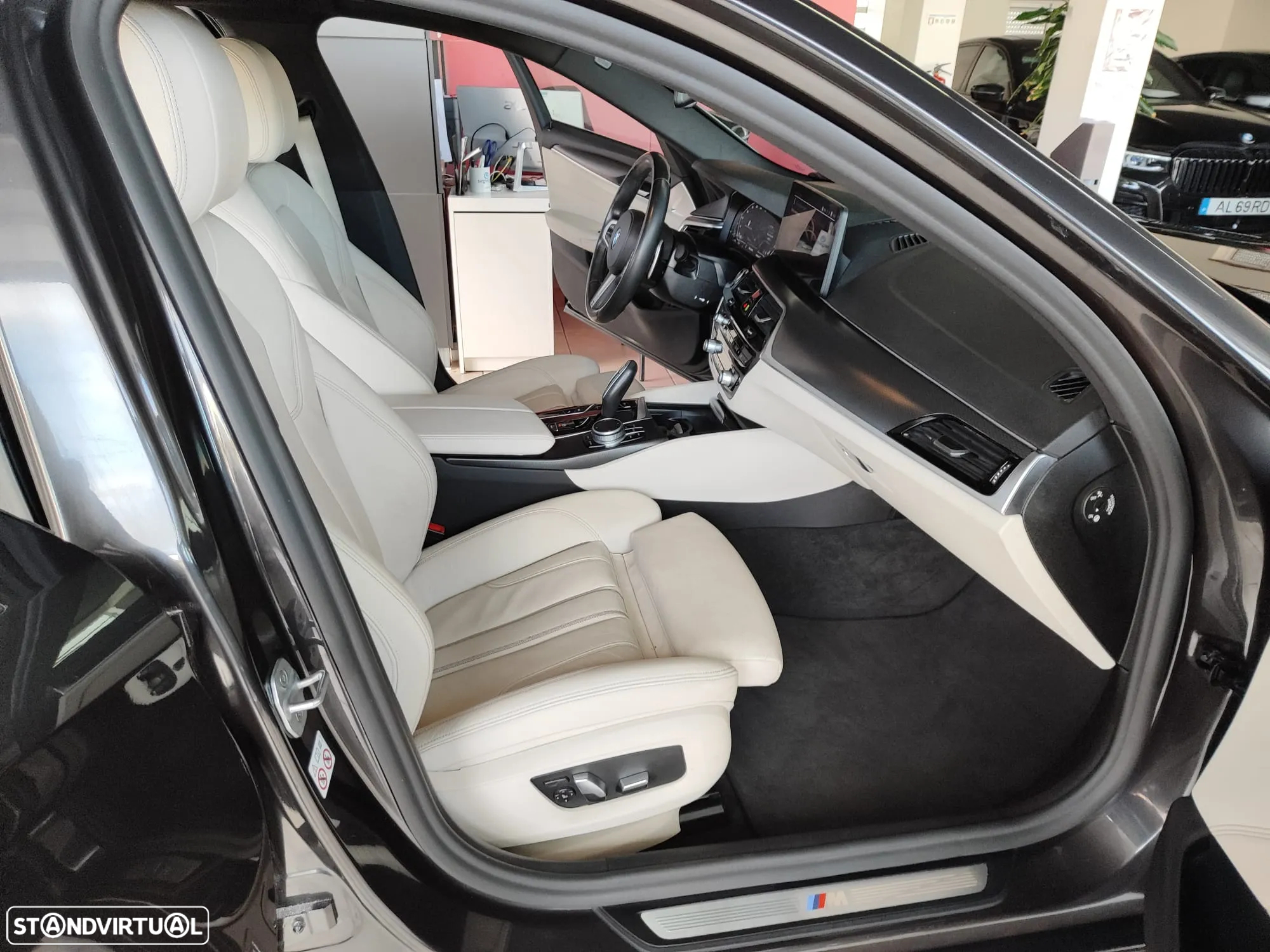 BMW 530 e Pack Desportivo M - 16