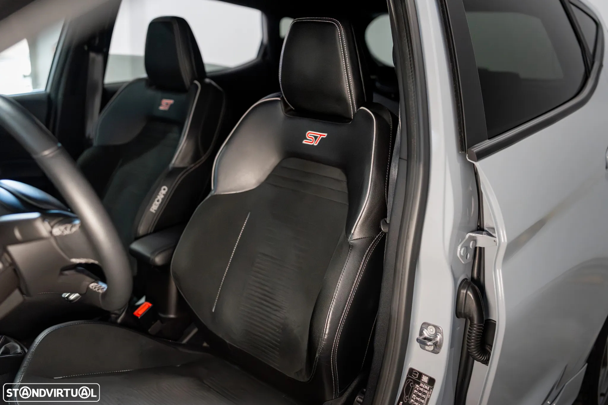 Ford Fiesta 1.5 EcoBoost S&S ST X - 25