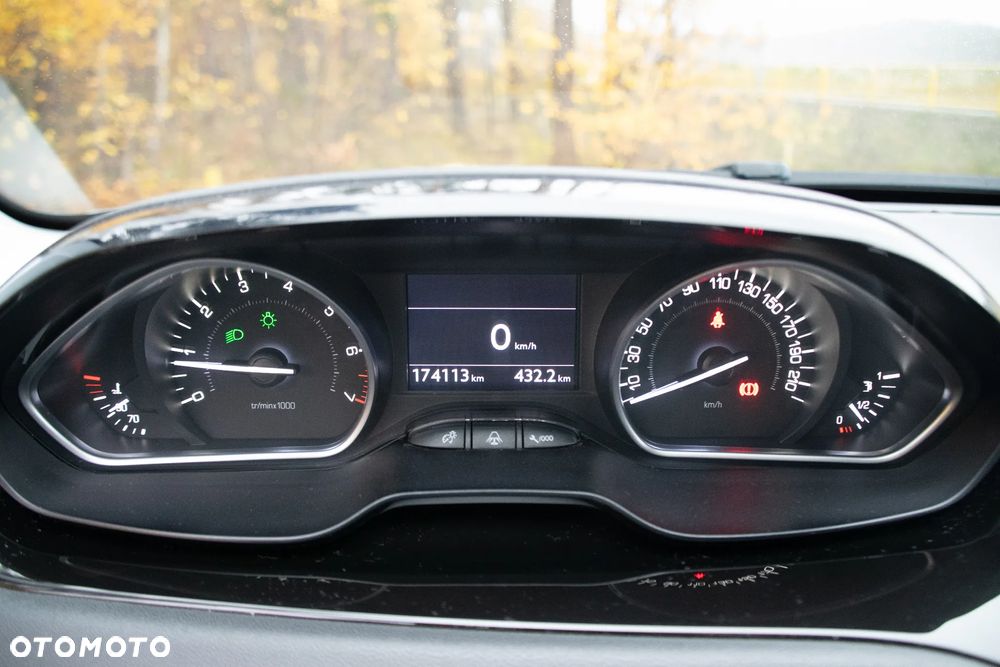 Peugeot 208 1.2 VTi Allure - 17