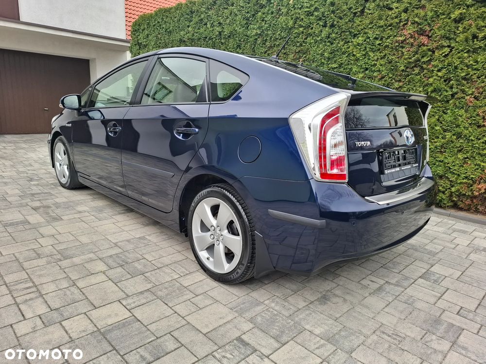 Toyota Prius (Hybrid) Executive - 3