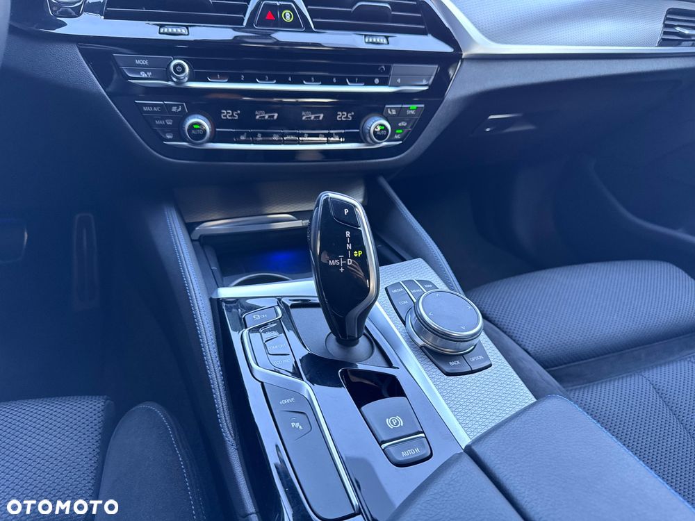 BMW Seria 5 530e iPerformance xDrive M Sport sport - 27