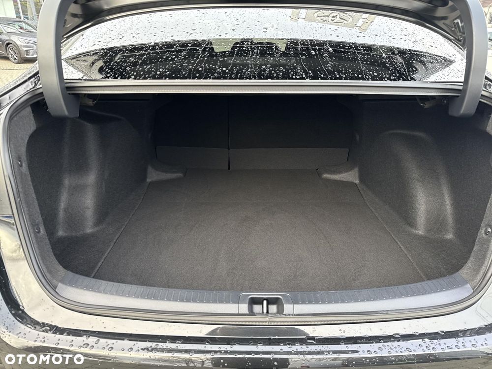 Toyota Corolla 1.8 Hybrid Style - 18