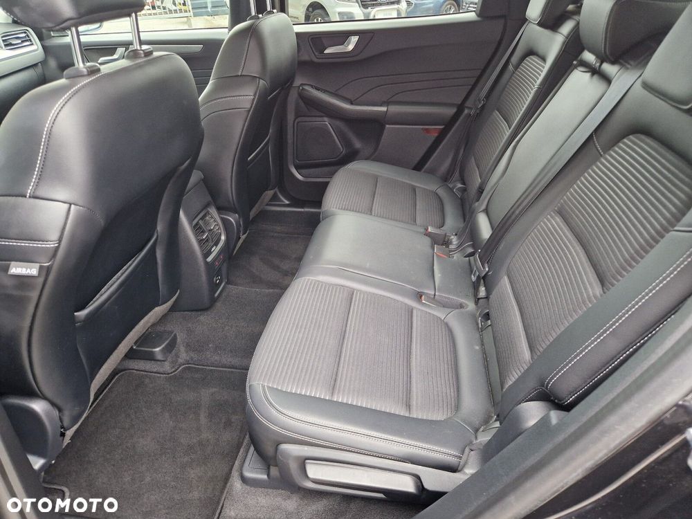Ford Kuga - 36