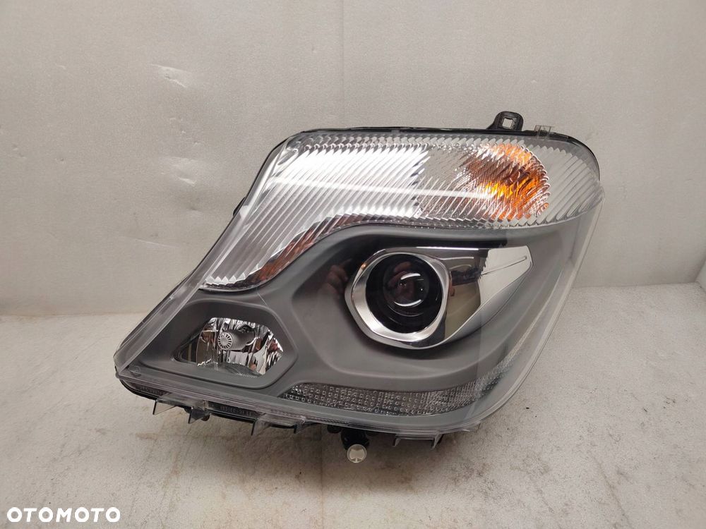 Mercedes-Benz Sprinter W906 LIFT XENON PRZÓD STRONA LEWA A9068203161 - 1