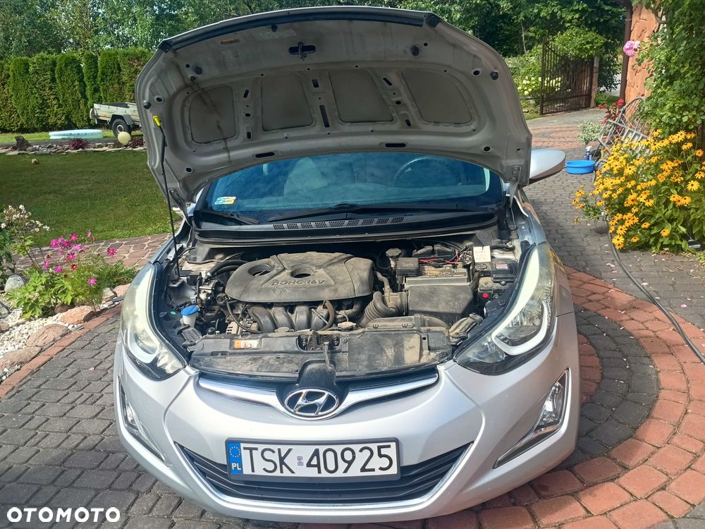 Hyundai Elantra - 2