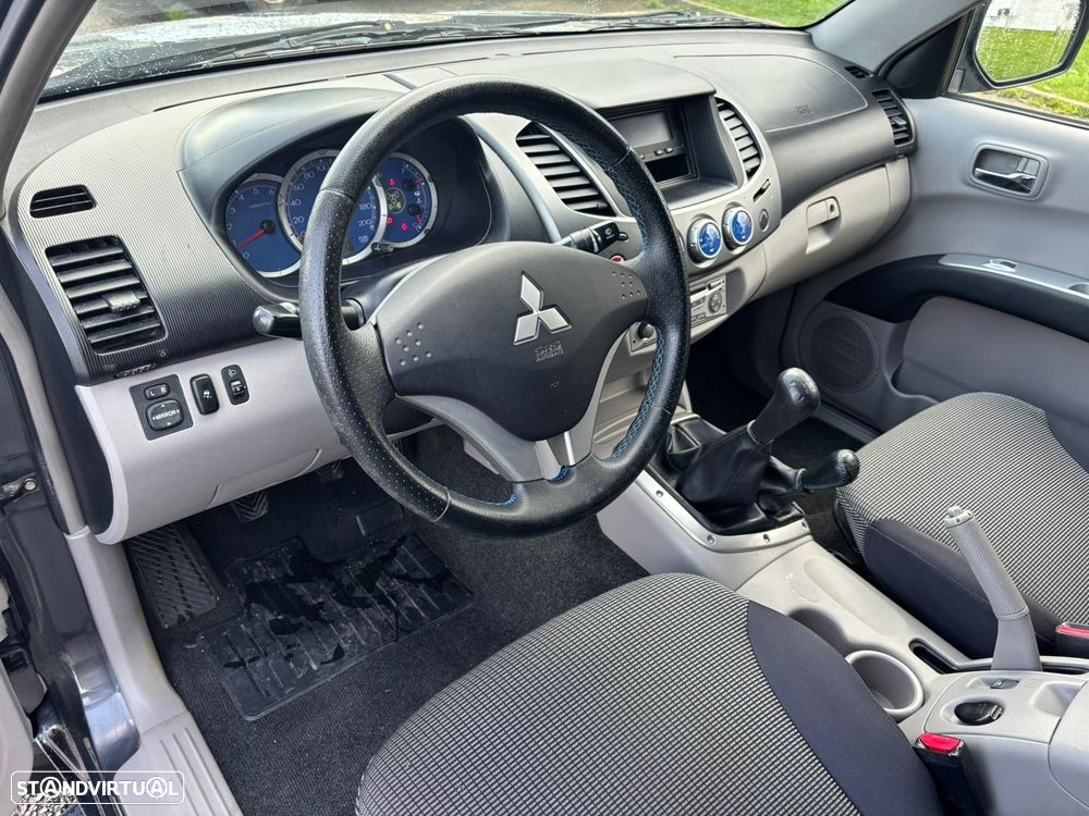 Mitsubishi L200 2.5 DI-D CD Intense AC/JLL - 17