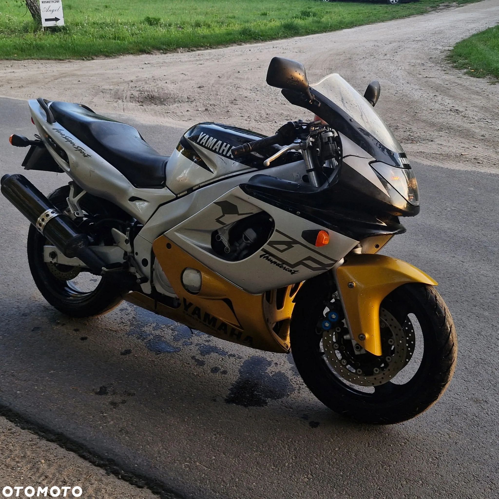 Yamaha YZF - 1