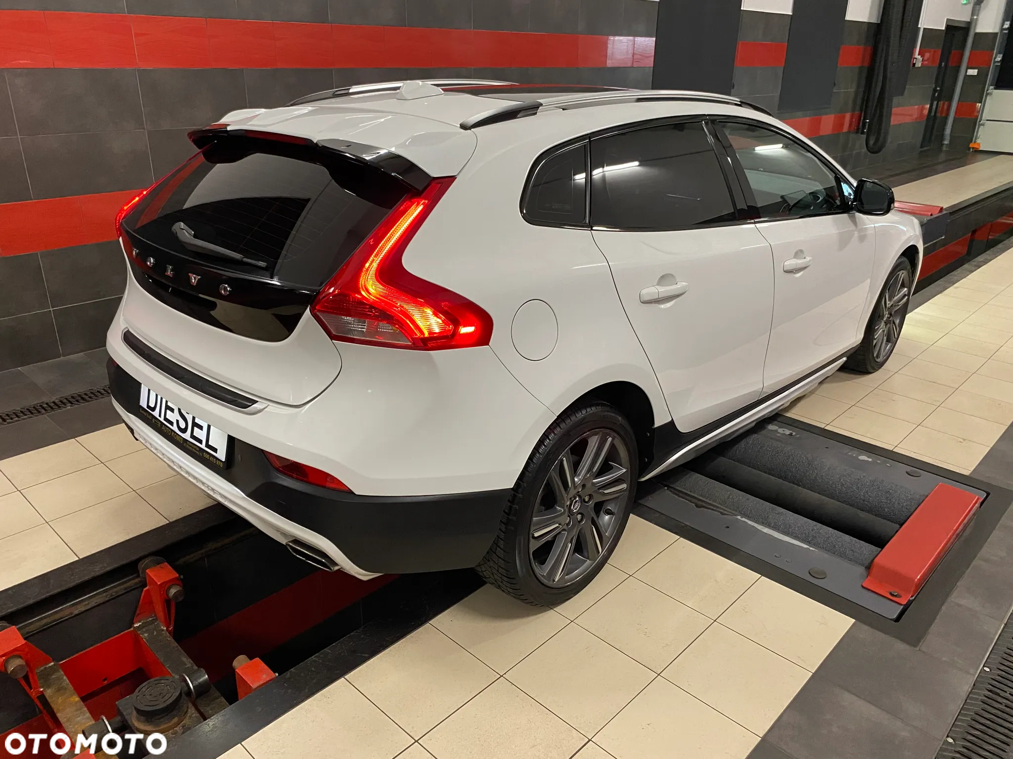 Volvo V40 Cross Country D2 Summum - 9