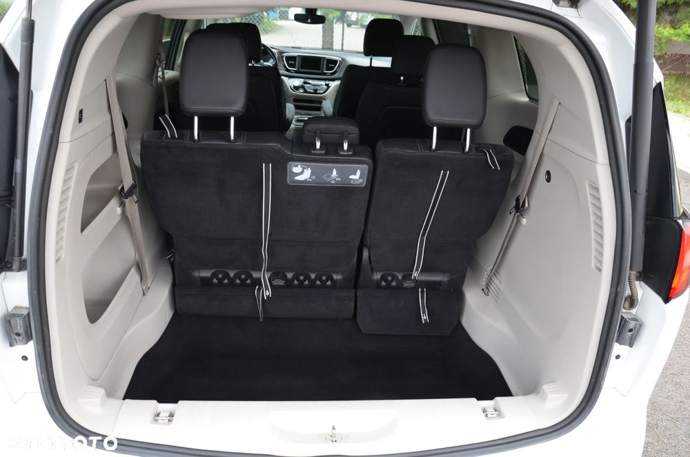 Chrysler Pacifica - 19