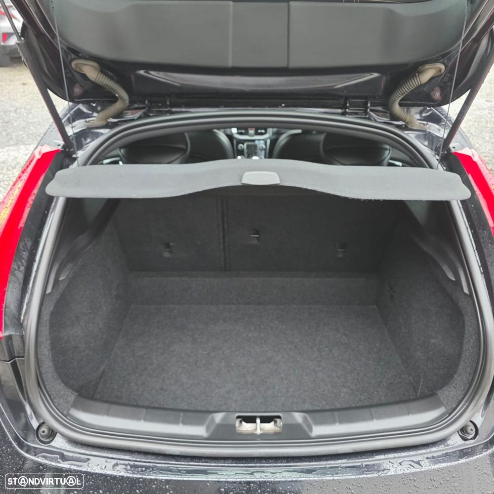 Volvo V40 1.6 D2 R-Design - 34