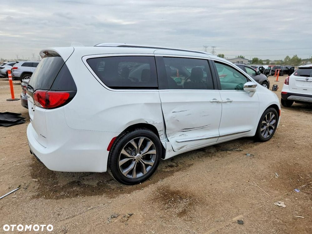 Chrysler Pacifica - 4