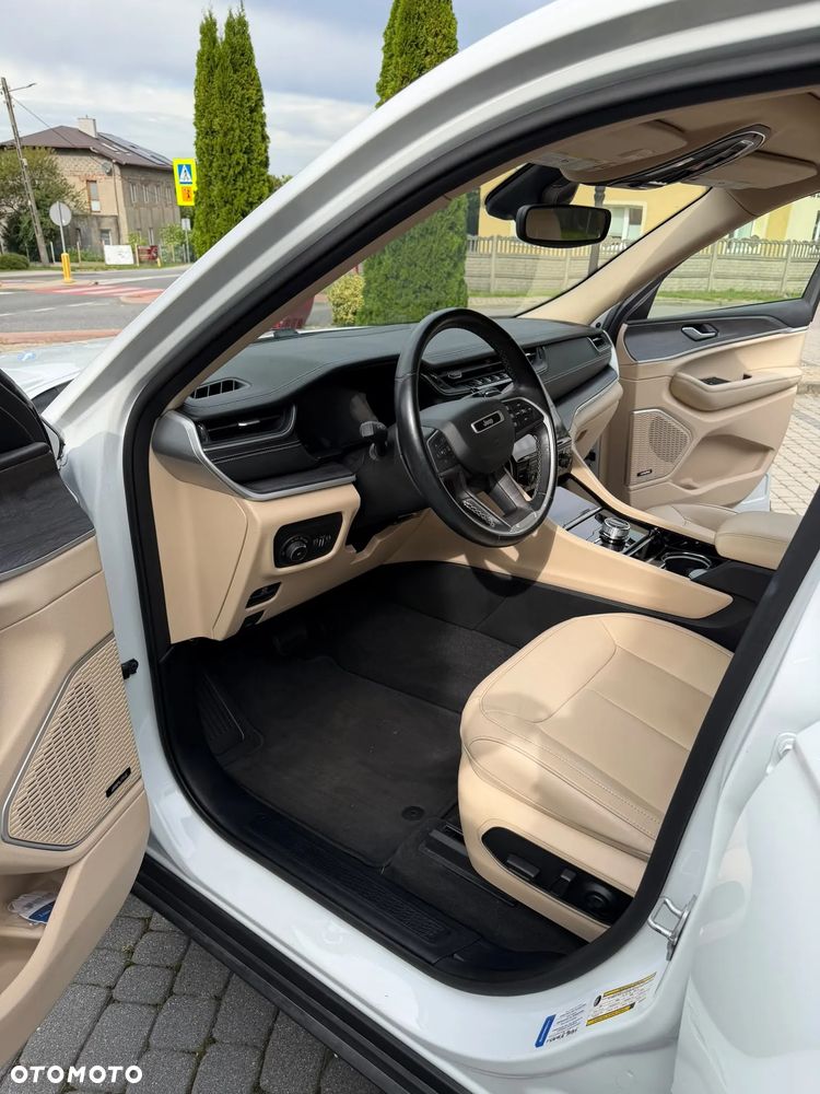Jeep Grand Cherokee - 23